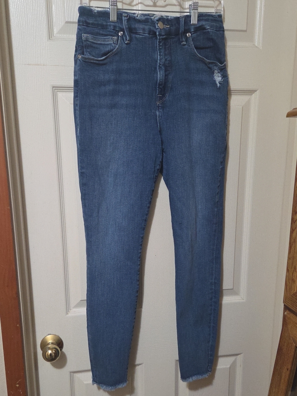 Good American Dark Blue High-Rise Skinny Jeans. Distressed.